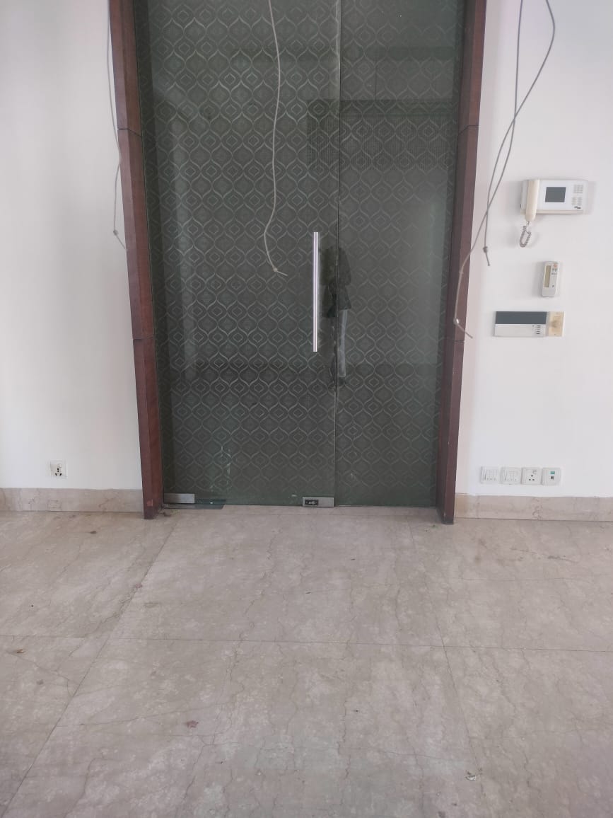 Room in 4 BHK Apartment at Salcon The Verandas, Sector 54 – for Rent