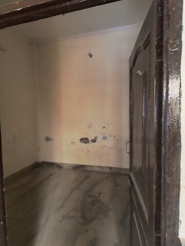 Furnished Amenities in 6 BHK Independent House at Dwarka Mor – for Sale