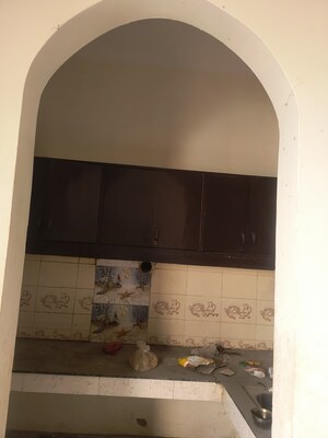 Furnished Amenities in 6 BHK Independent House at Dwarka Mor – for Sale