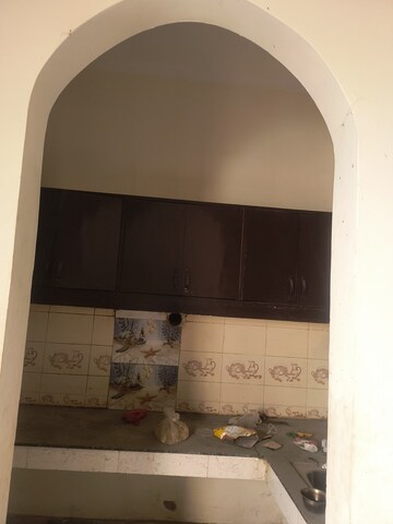 Furnished Amenities in 6 BHK Independent House at Dwarka Mor – for Sale