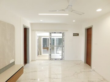 Room in 3 BHK Apartment at O2 Square Residences, Nanakramguda – for Rent