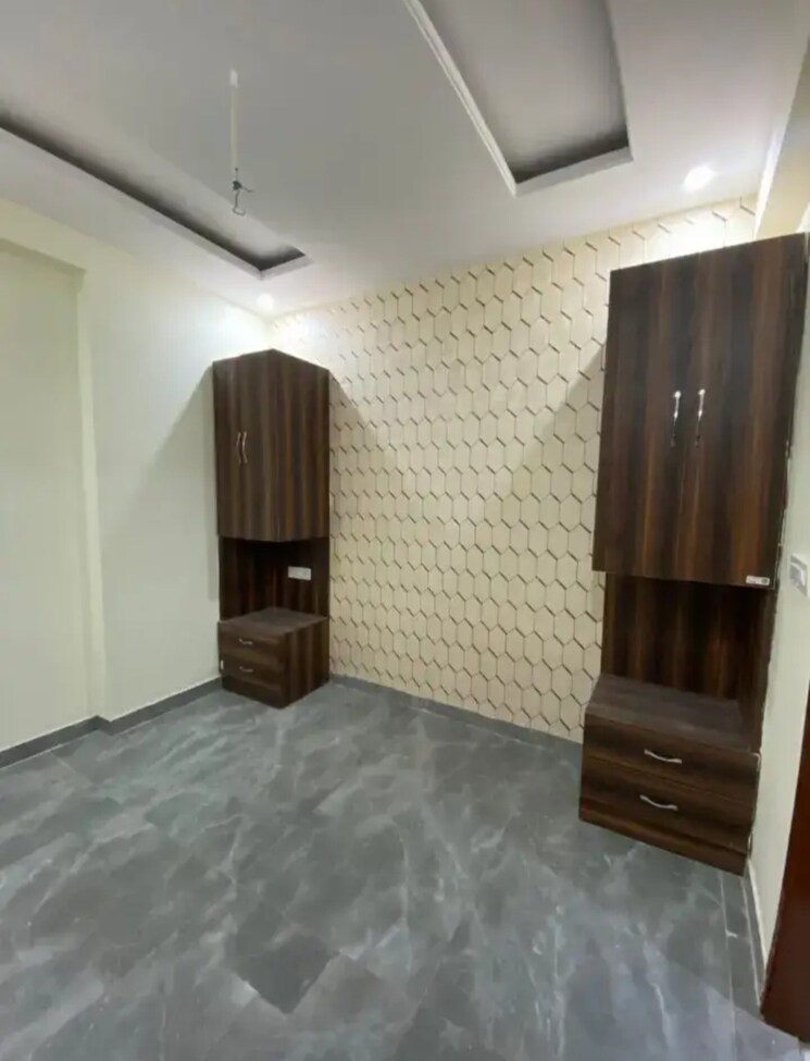 Room, pir machalla 3 Bedroom 1300 Sq.Ft. Apartment In Pir Machalla Zirakpur 9657289