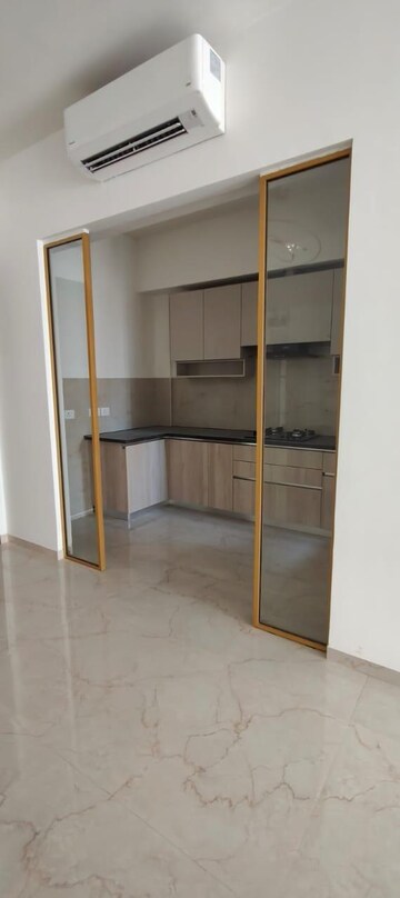 Room in 3 BHK Apartment at Smart World Orchard, Sector 61 – for Rent