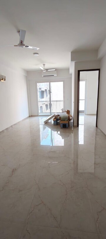 Room in 3 BHK Apartment at Smart World Orchard, Sector 61 – for Rent