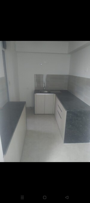 Room in 2 BHK Apartment at Indiabulls One Indiabulls, Pokhran Road No Two – for Rent