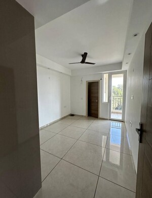 Room in 3 BHK Apartment at Pir Machalla – for Sale