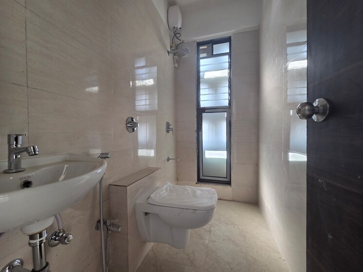 Bathroom, gulmohar-chs-goregaon 2 Bedroom 504 Sq.Ft. Apartment In Goregaon West Mumbai 9657485