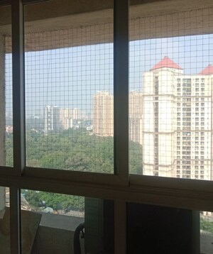 Room in 2.5 BHK Apartment at Hiranandani Meadows, Manpada – for Sale