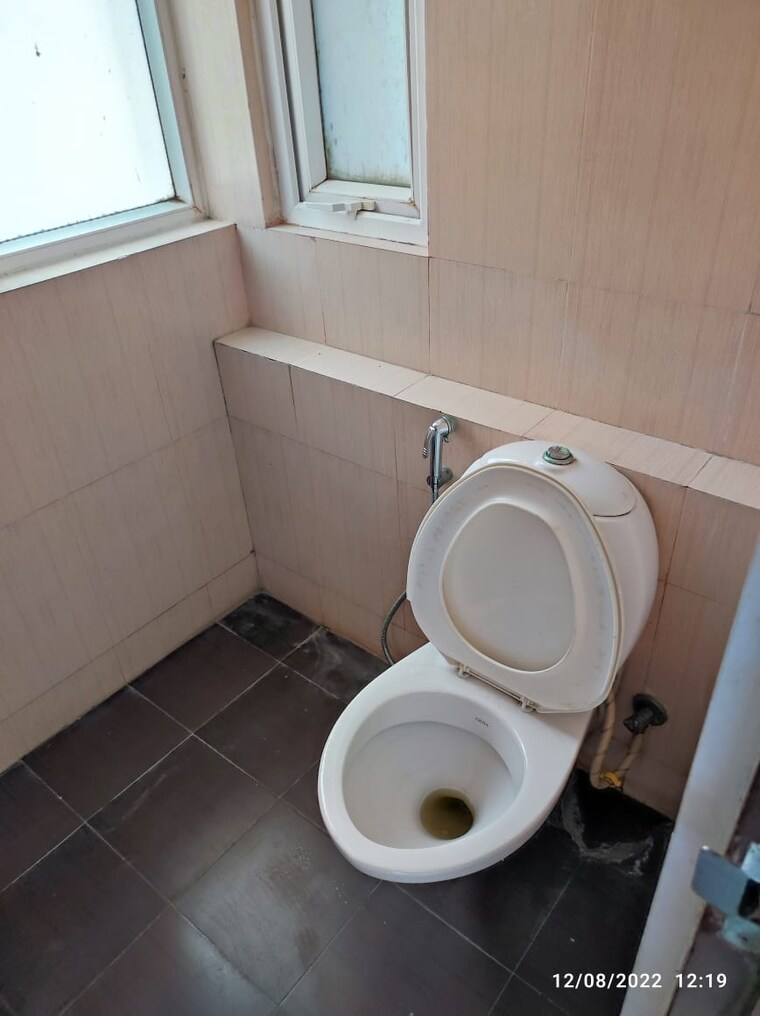 Bathroom, ramprastha-city-the-atrium 2 Bedroom 1055 Sq.Ft. Apartment In Sector 37d Gurgaon 9657362