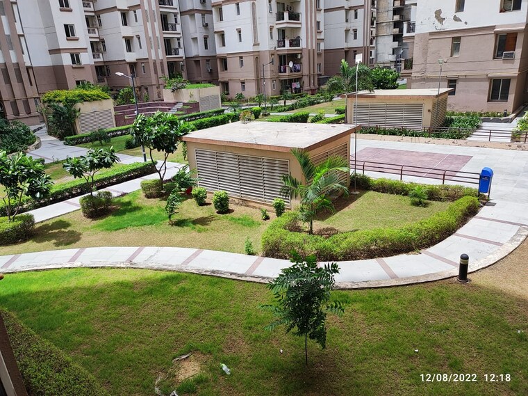 Garden, ramprastha-city-the-atrium 2 Bedroom 1055 Sq.Ft. Apartment In Sector 37d Gurgaon 9657362