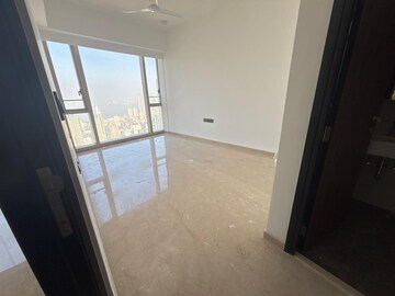 Room in 3 BHK Apartment at Lodha The Park, Worli – for Rent