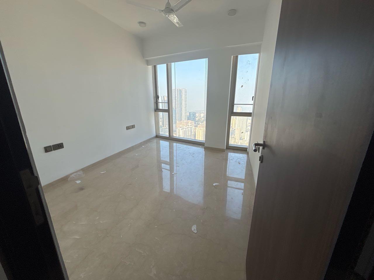 3 BHK + Servant Room Apartment For Rent in Lodha The Park