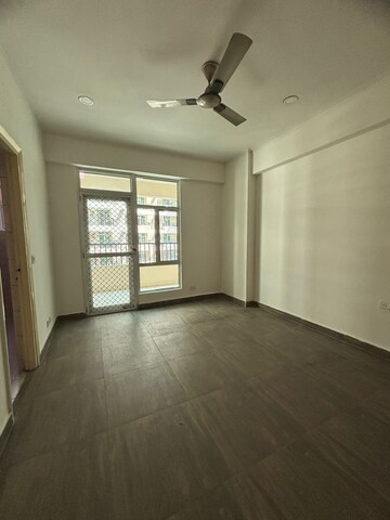 Room in 3.5 BHK Apartment at Gaur City 2 - 10th Avenue, Sector 16c Greater Noida – for Sale