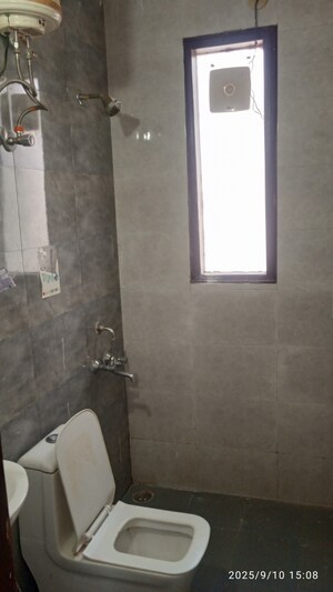 Bathroom in 1 RK Builder Floor at Sector 44 – for Rent