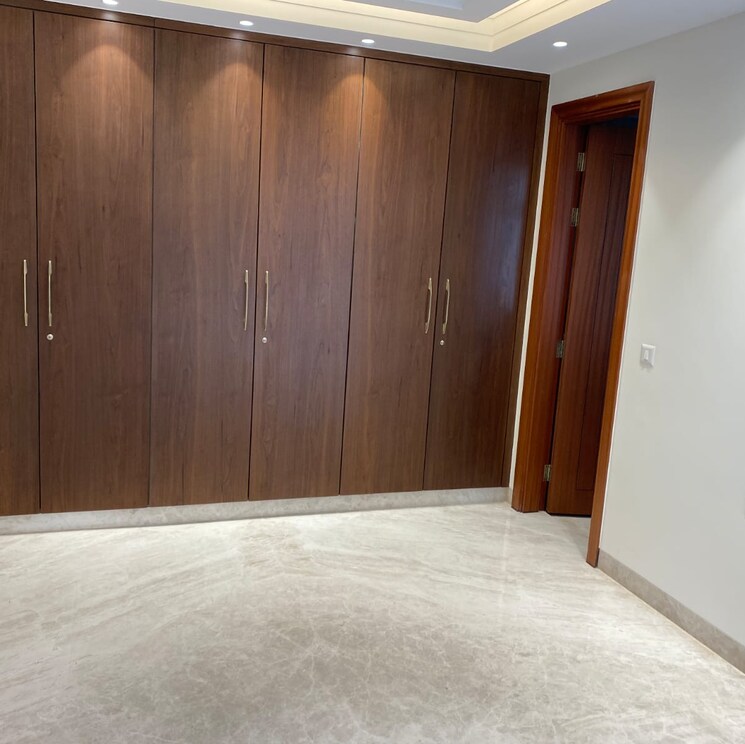 Room, uday park 3 Bedroom 217 Sq.Yd. Builder Floor In Uday Park Delhi 9657633