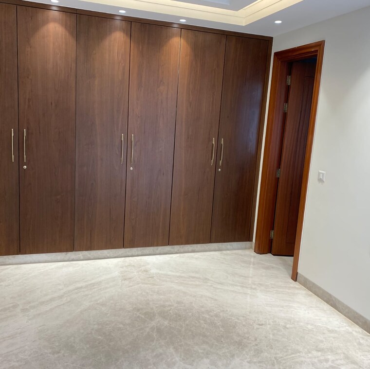 Room, uday park 3 Bedroom 217 Sq.Yd. Builder Floor In Uday Park Delhi 9657633