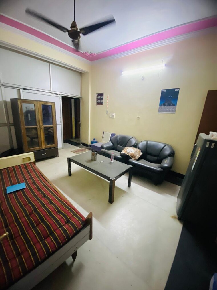 Room, gomti nagar Pg For Boys & Girls In Gomti Nagar 9657626