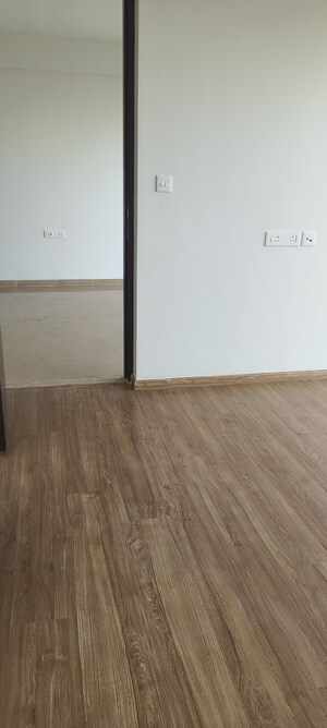 Room in 1 BHK Apartment at Indiabulls One Indiabulls, Pokhran Road No Two – for Rent