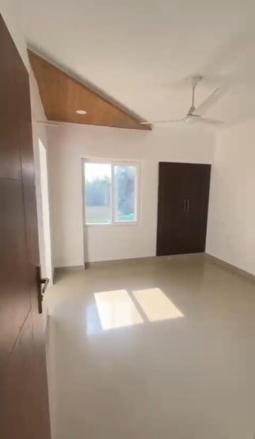 Room in 2.5 BHK Apartment at Earthcon Casa Grande II, Chi V Greater Noida – for Sale