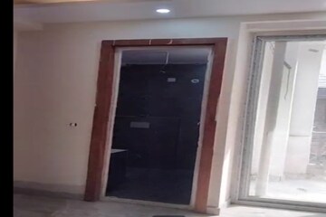 Room in 3 BHK Builder Floor at Sector 49 – for Sale
