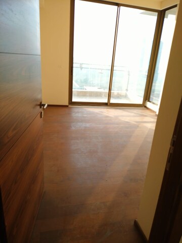 Room in 4 BHK Apartment at DLF The Icon, Dlf Phase V – for Rent