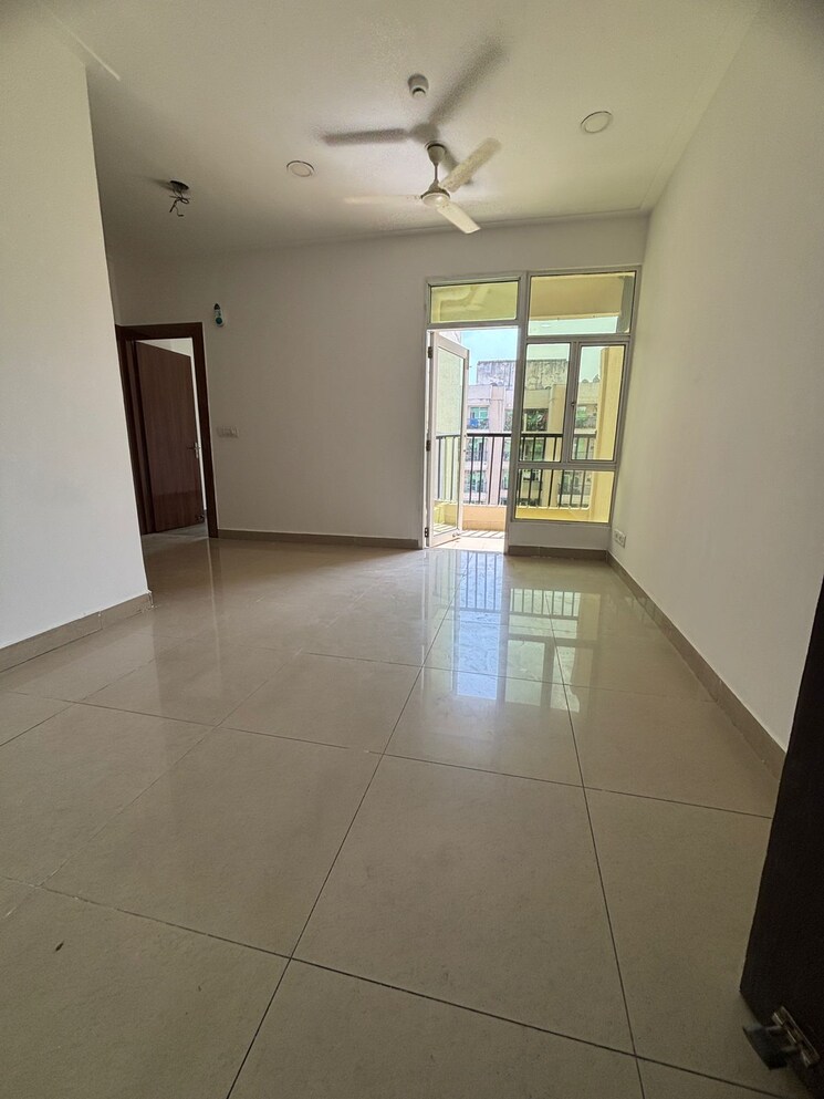 Room, gaur-city-2-12th-avenue 2.5 Bedroom 1225 Sq.Ft. Apartment In Sector 16c Greater Noida Greater Noida 9657655