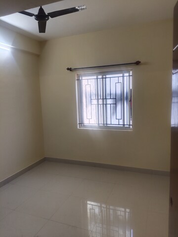 Room in 2 BHK Apartment at Krishna Residency Kadubeesanahalli, Kadubeesanahalli – for Rent