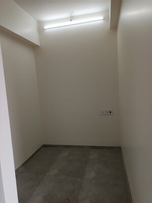 Room in 1 BHK Apartment at Earth Vintage, Dadar West – for Rent