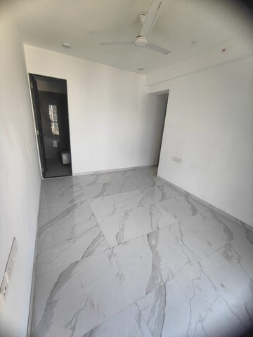 Room in 2 BHK Apartment at Dev Leo Tower, Oshiwara – for Rent