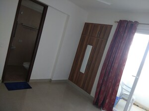 Room in 3 BHK Apartment at Ramprastha City The Atrium, Sector 37d – for Rent