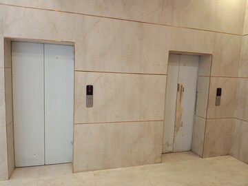 Lift in 1 BHK Apartment at Earthcon Casa Grande II, Chi V Greater Noida – for Sale