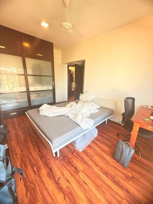 Team Area in 1 BHK Apartment at Bandra West – for Rent