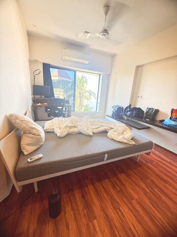 Bedroom in 1 BHK Apartment at Bandra West – for Rent