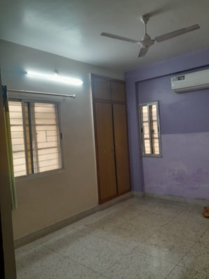 Room in 3 BHK Apartment at Lalpur Chowk – for Rent