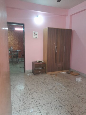 Room in 3 BHK Apartment at Lalpur Chowk – for Rent