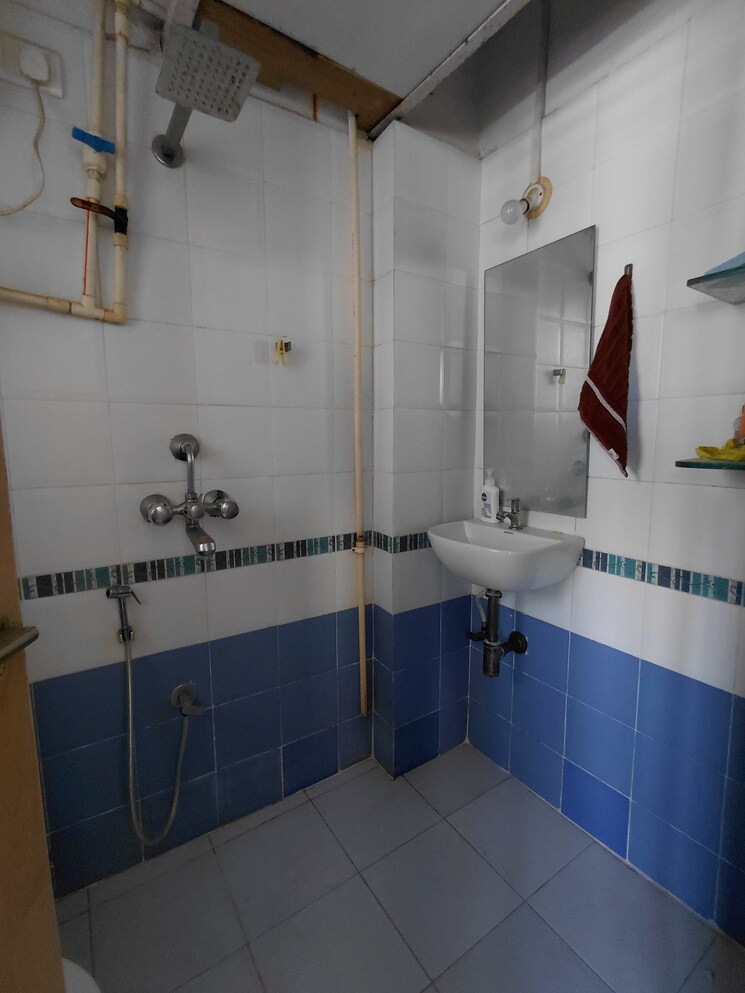 Bathroom, ashok-enclave-malad-west 2 Bedroom 650 Sq.Ft. Apartment In Malad West Mumbai 9657869