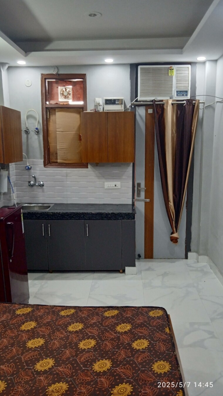 Kitchen, sushant lok i Studio 500 Sq.Ft. Independent House In Sushant Lok I Gurgaon 9658025