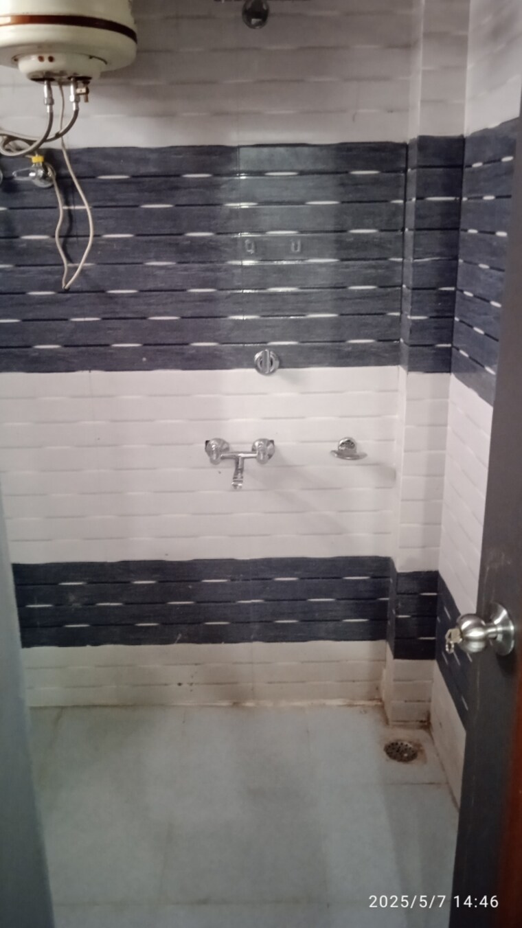 Bathroom, sushant lok i Studio 500 Sq.Ft. Independent House In Sushant Lok I Gurgaon 9658025