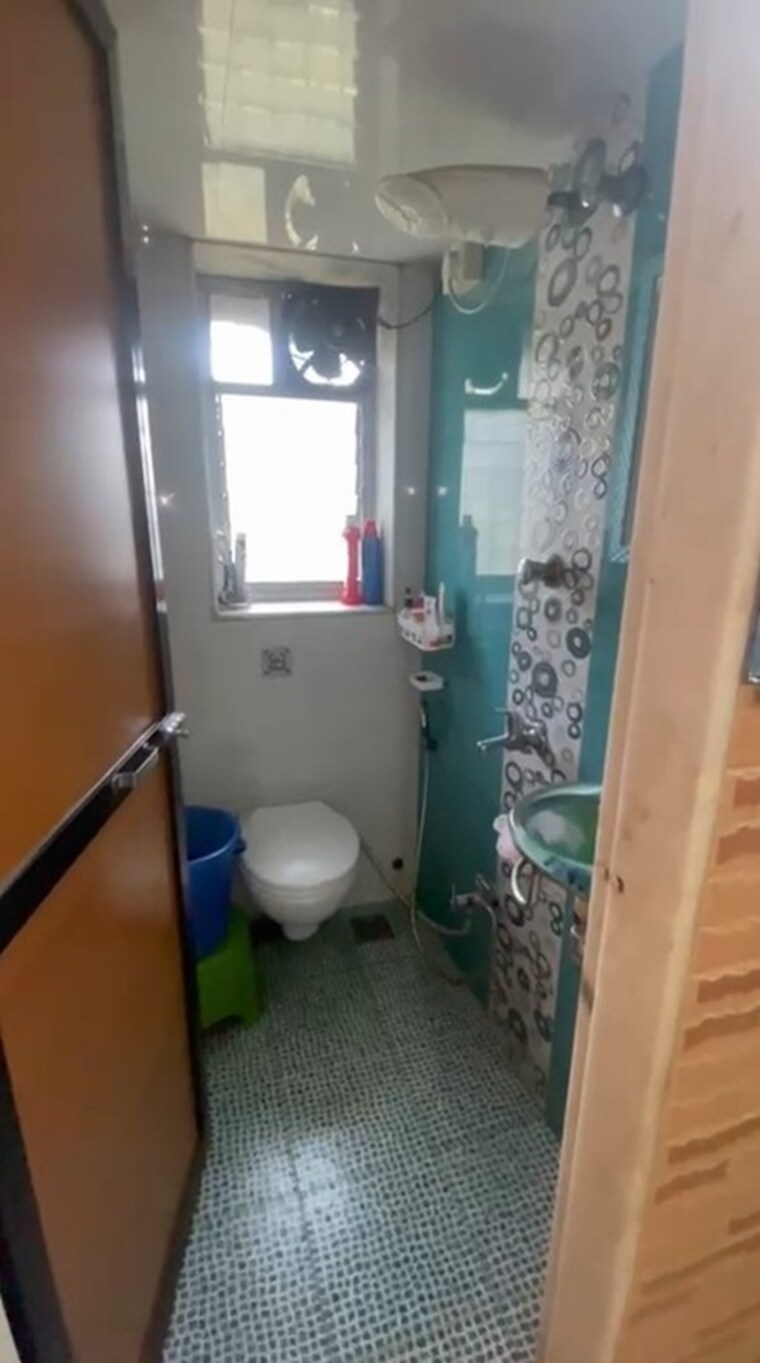 Bathroom, shree-vijay-vihar-chs 2 Bedroom 910 Sq.Ft. Apartment In Chembur Mumbai 9657962