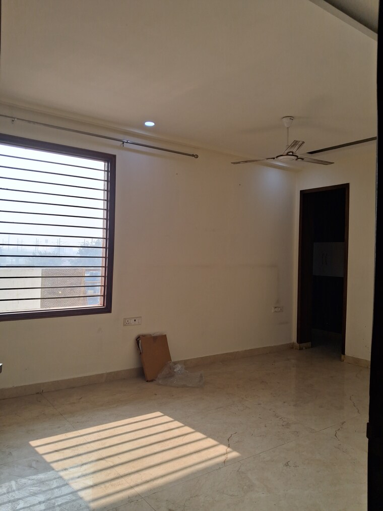Room, sector 28 4 Bedroom 3150 Sq.Ft. Builder Floor In Sector 28 Faridabad 9658086