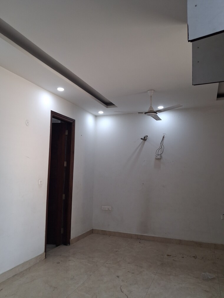 Room, sector 28 4 Bedroom 3150 Sq.Ft. Builder Floor In Sector 28 Faridabad 9658086