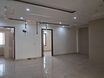 Room in 4 BHK Builder Floor at Sector 28 – for Rent