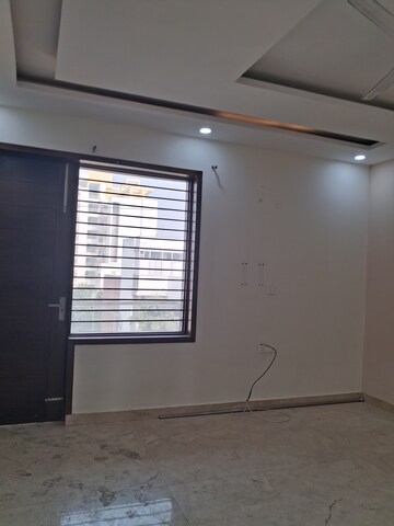 Room in 4 BHK Builder Floor at Sector 28 – for Rent