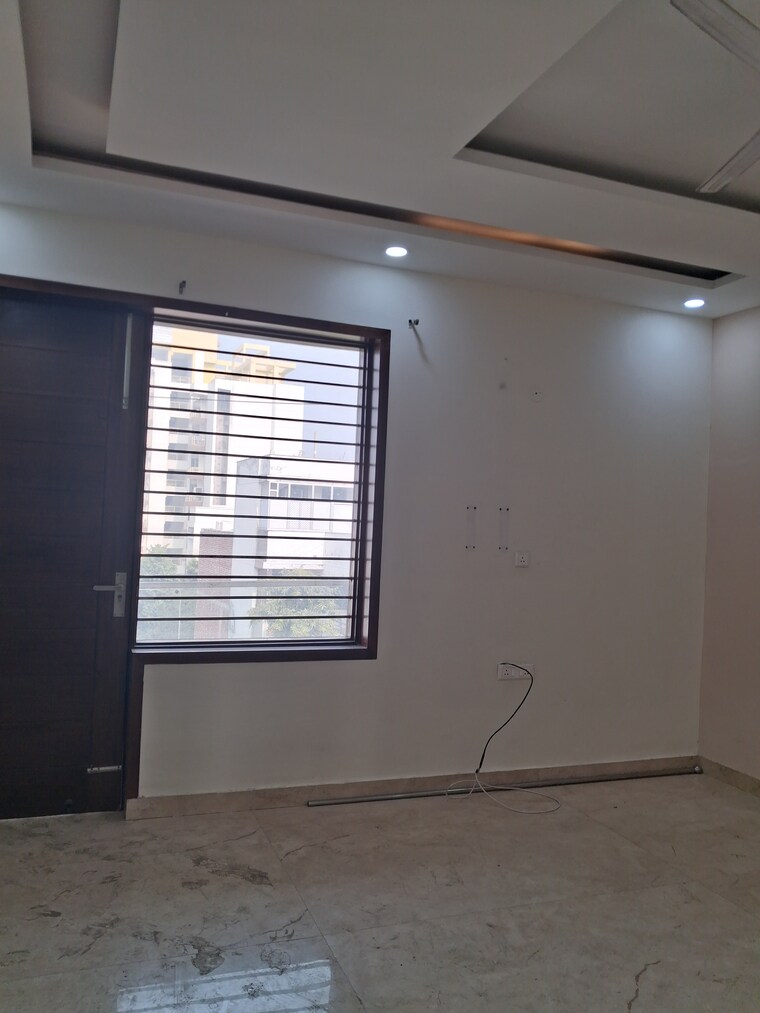 Room, sector 28 4 Bedroom 3150 Sq.Ft. Builder Floor In Sector 28 Faridabad 9658086