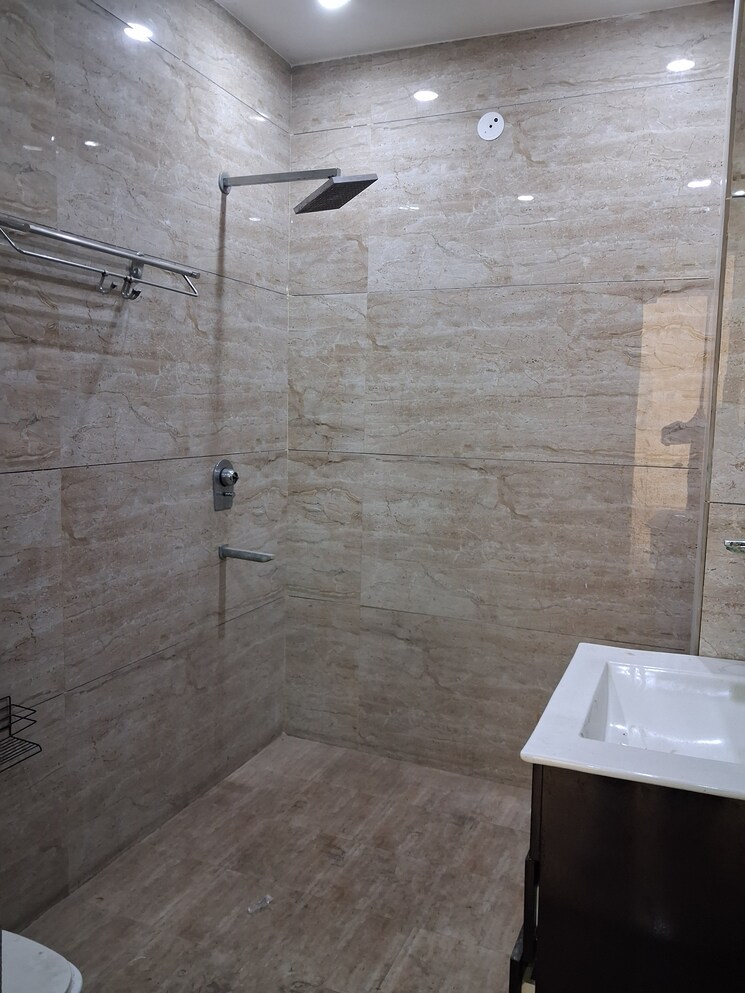 Bathroom, sector 28 4 Bedroom 3150 Sq.Ft. Builder Floor In Sector 28 Faridabad 9658086