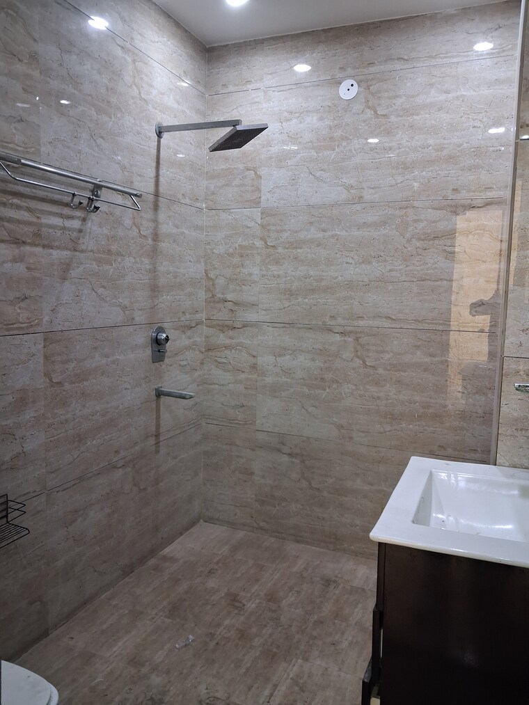Bathroom, sector 28 4 Bedroom 3150 Sq.Ft. Builder Floor In Sector 28 Faridabad 9658086