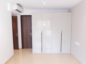 Room in 3 BHK Apartment at Hiranandani Highland, Powai – for Rent