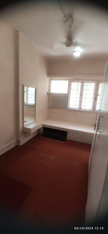 Room in 3 BHK Apartment at Colaba – for Rent