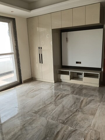 Room in 4 BHK Builder Floor at Ansal Plaza Sector-23, Sector 23 – for Rent