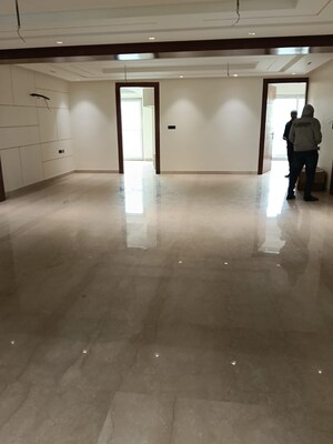 Room in 4 BHK Builder Floor at Ansal Plaza Sector-23, Sector 23 – for Rent